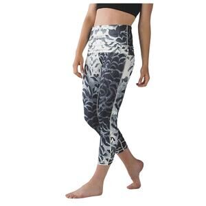 Lululemon Size 4 Pretty Plume Angel Wing Black Wunder Under Pant SE Dance M20-4